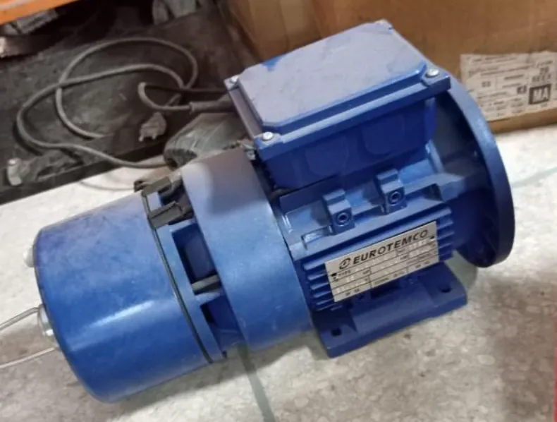 Moteur électrique Triphasé Frein Type 71